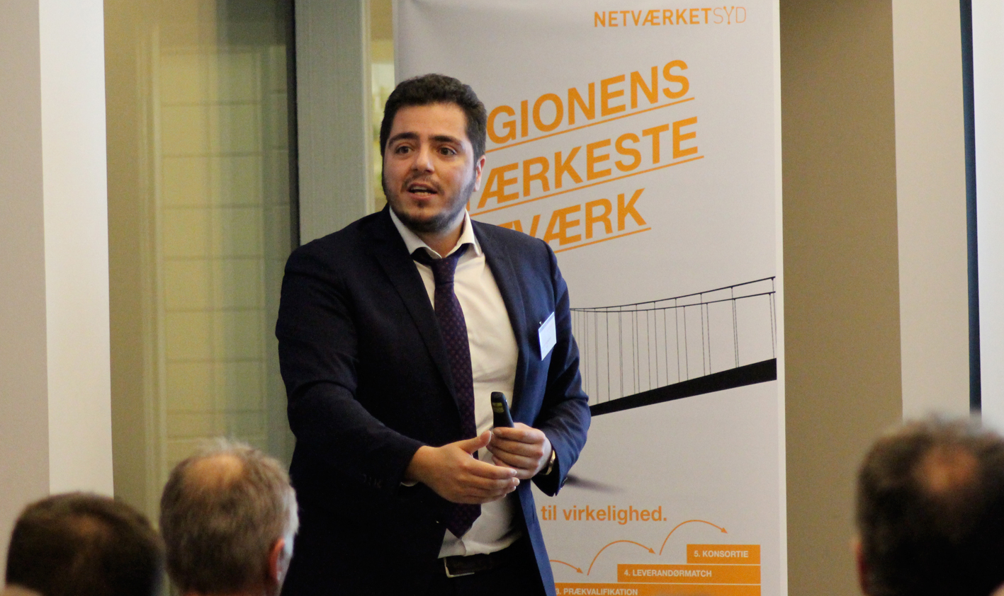 Pedram Moghaddam, advokat og partner i advokatfirmaet Danders & More, gennemgik status for forløbet med revision af byggeriets standardvilkår, de såkaldte AB dokument